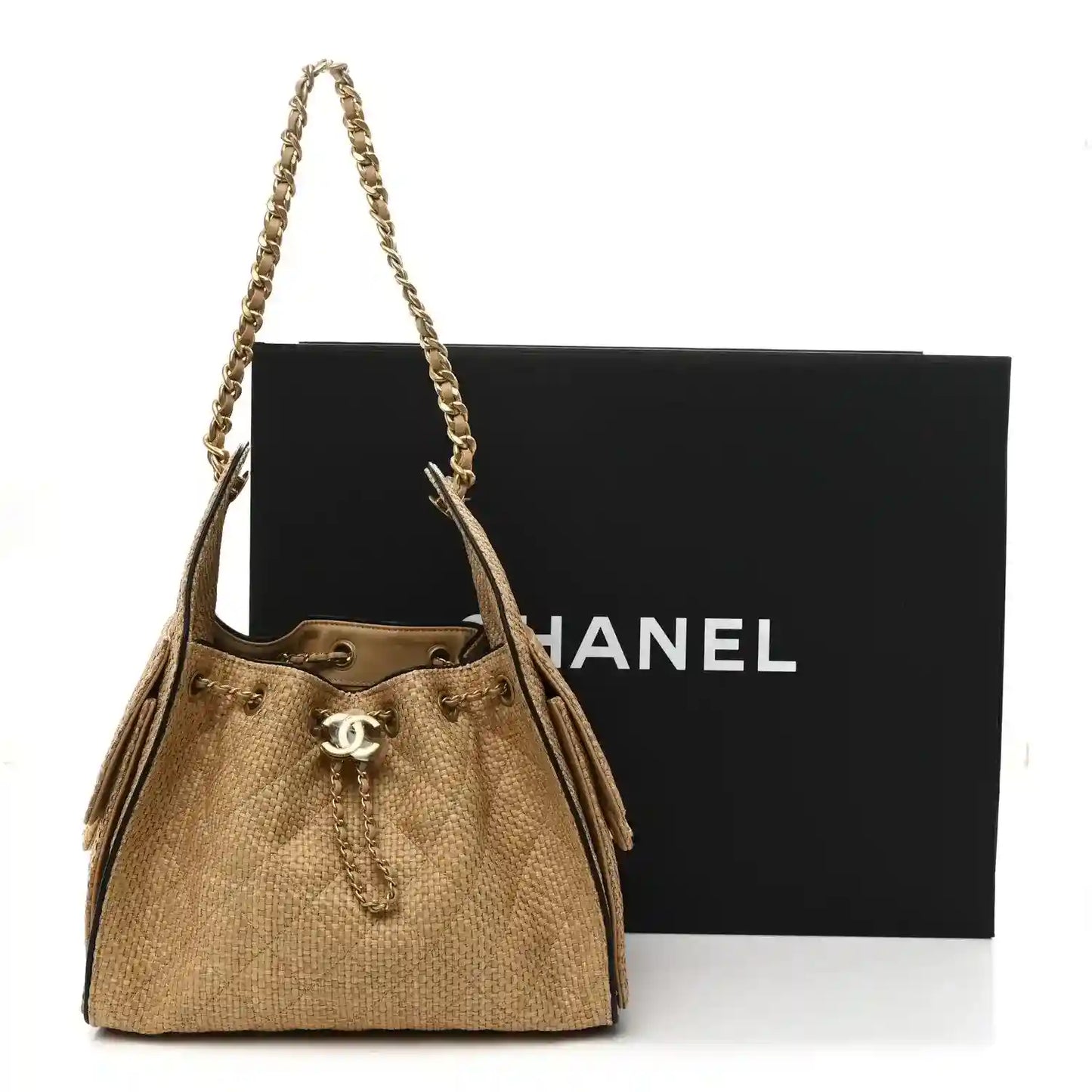 Beige braided raffia handbag with chain shoulder strap and CC logo at front