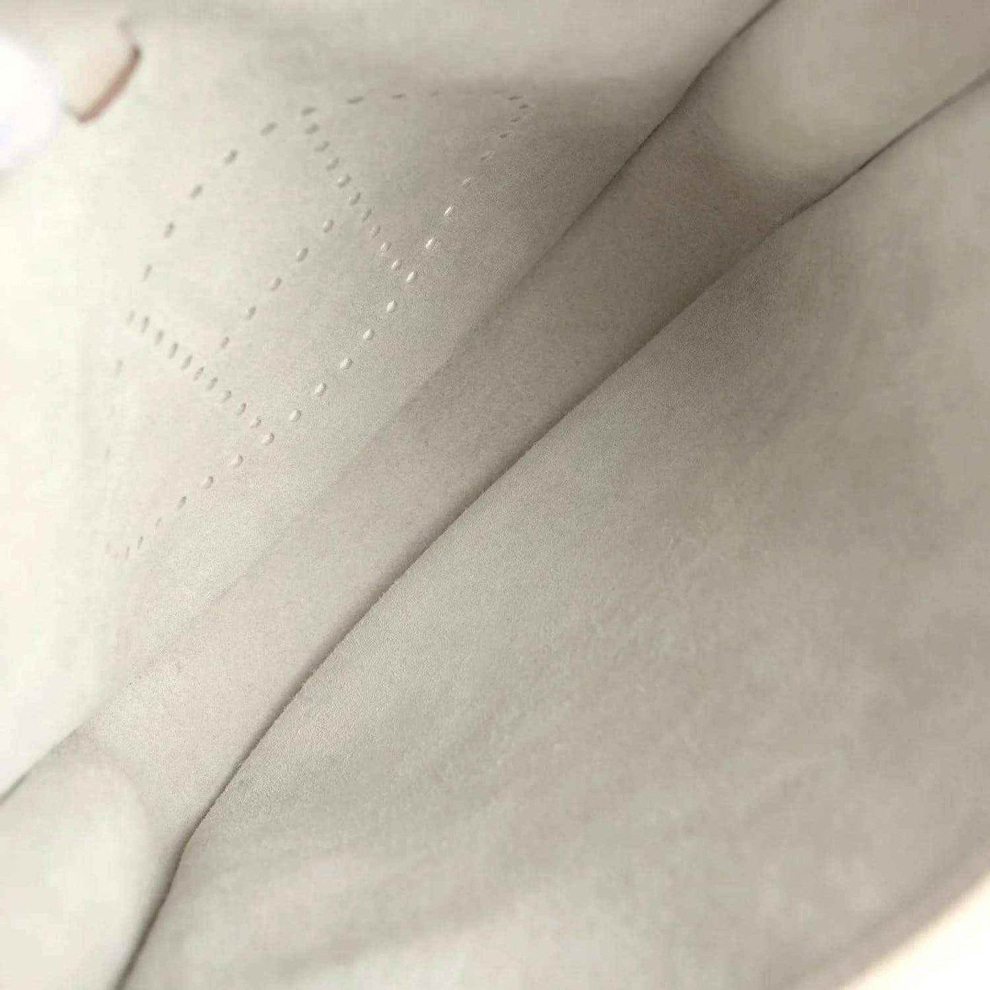 Hermes Evelyne III PM messenger bag interior lining in light beige leather