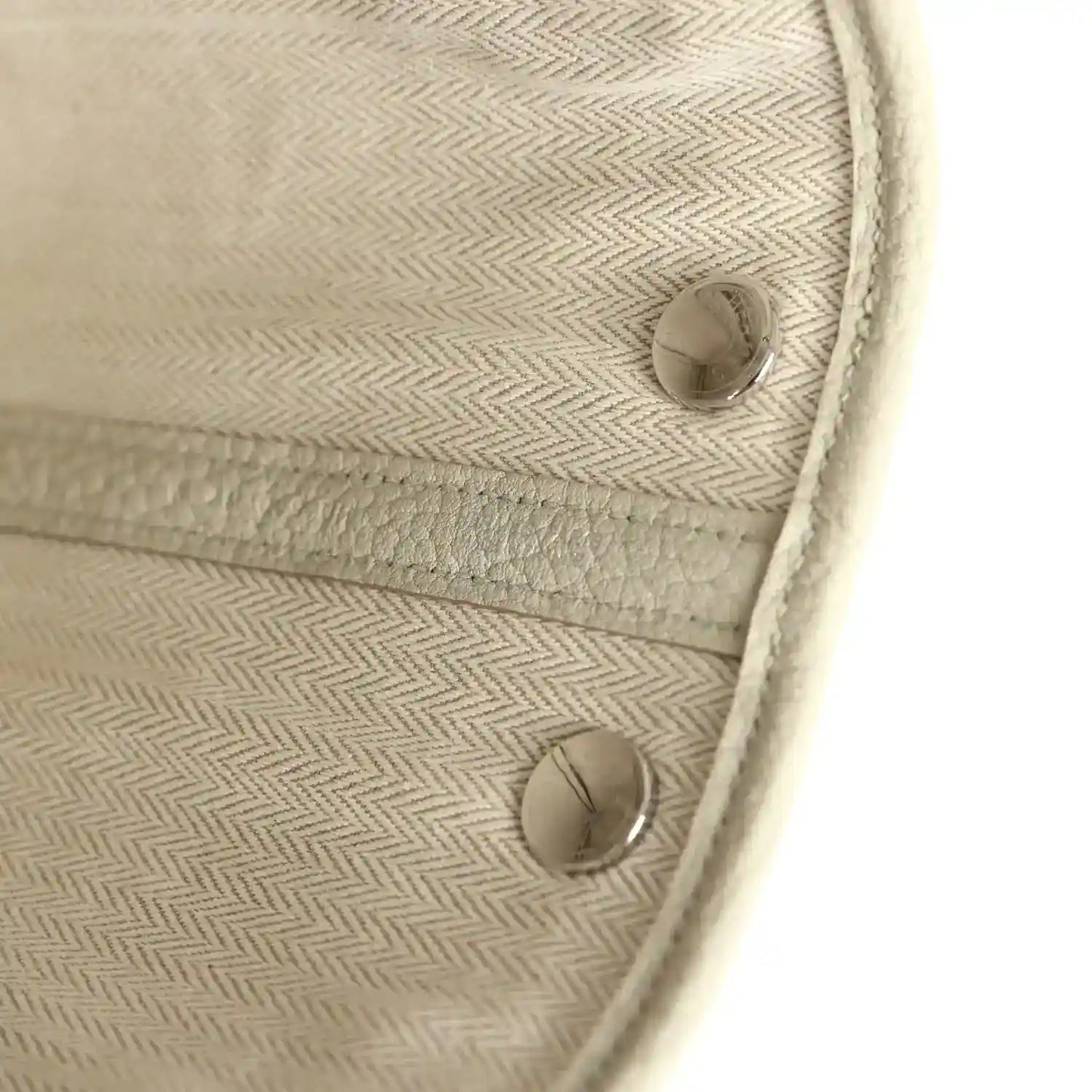 Hermes Garden Party Neo 23 interior pocket with two snap buttons and light beige woven lining