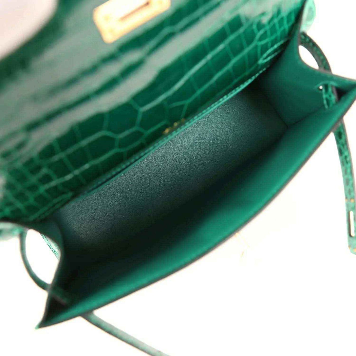 Hermes Kelly pochette interior in green leather with edge stitching and metal ring