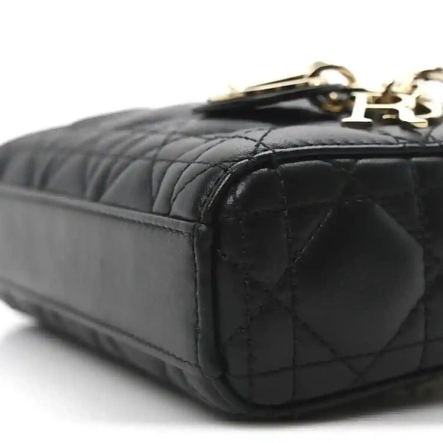 Black quilted mini handbag end with rounded corner and gold-tone clasp