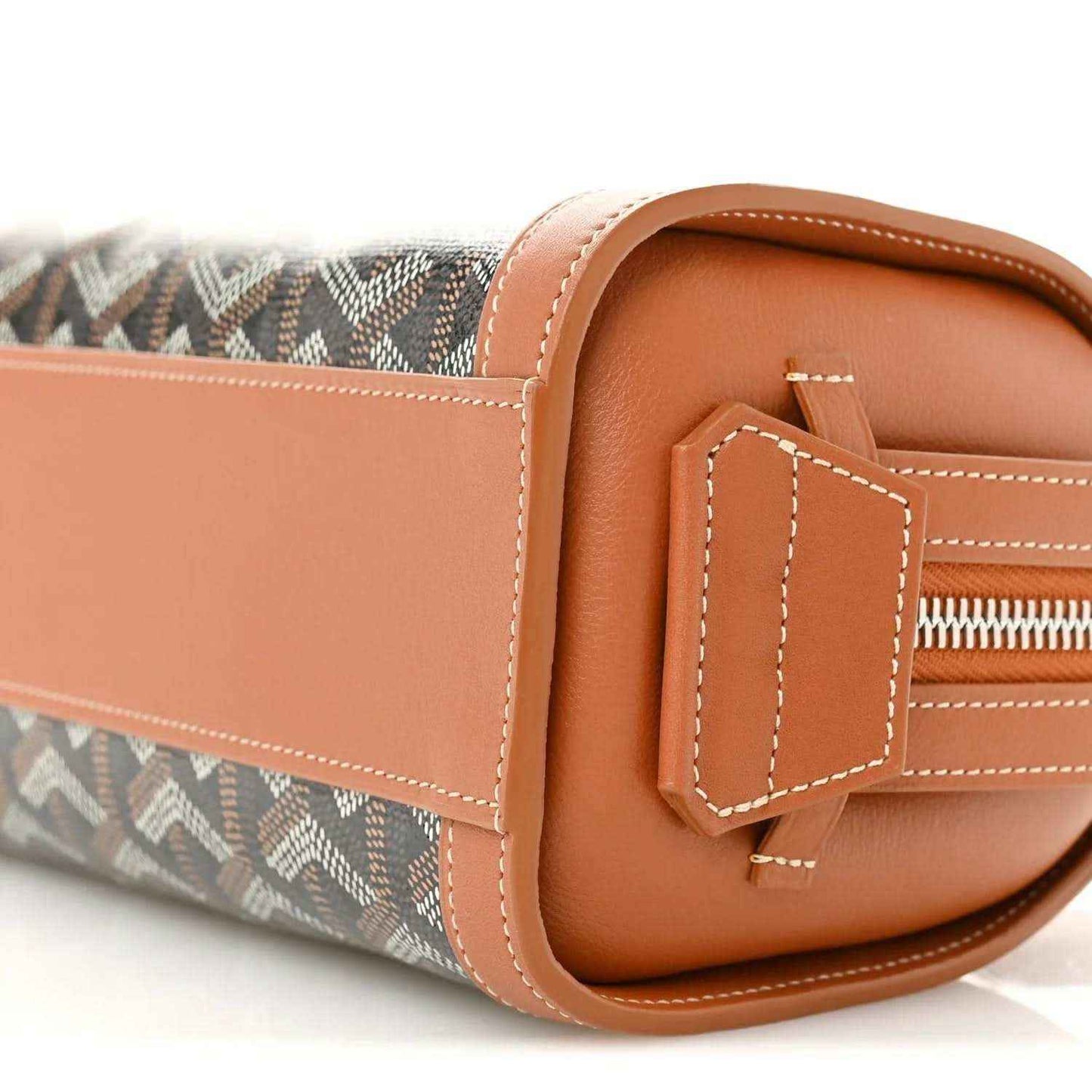 Bonbonnière bag zipper and side leather panel close-up with contrast stitching