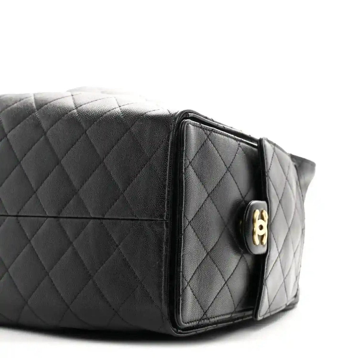 Quilted caviar leather handbag with gold-tone clasp detail and black leather panels