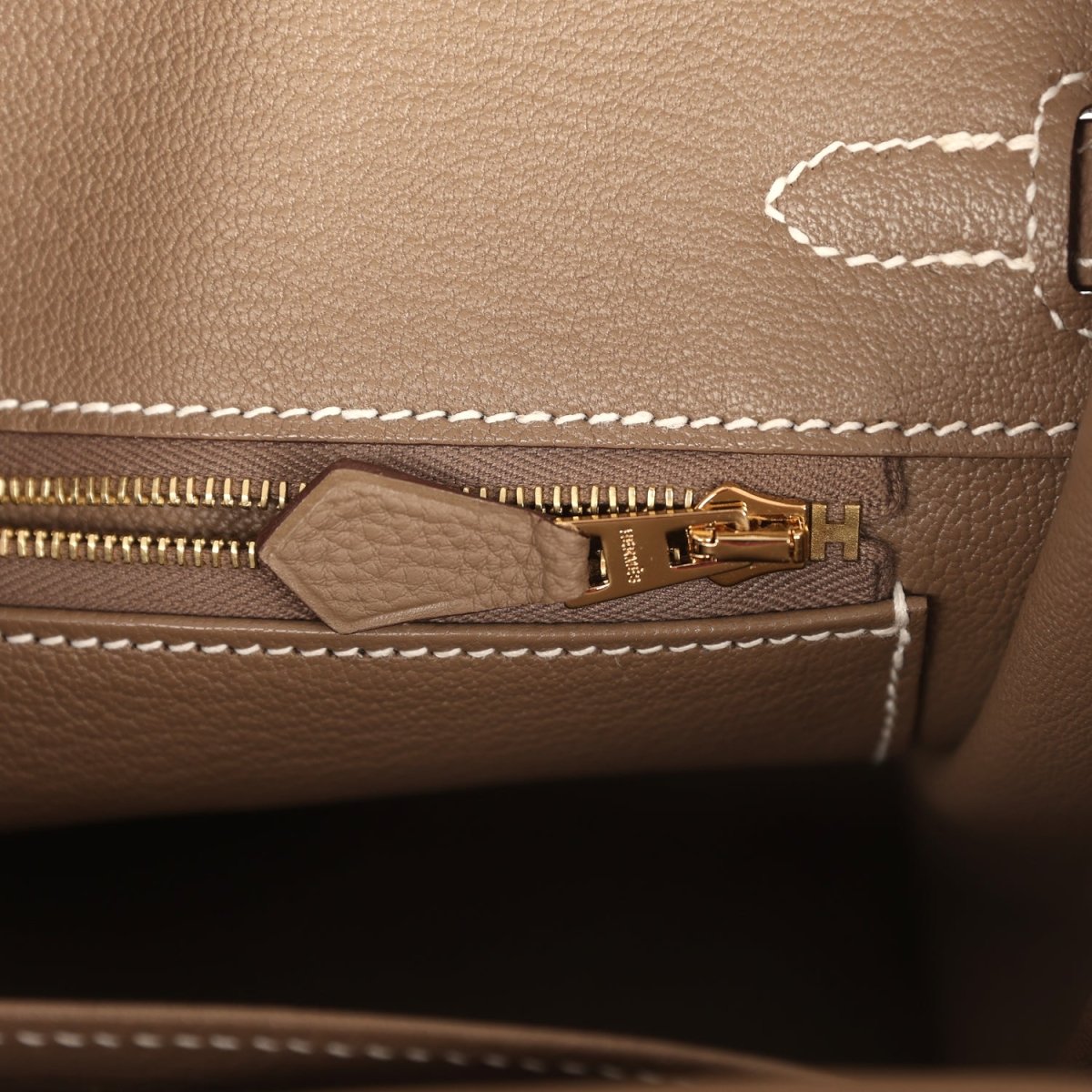 Hermes Birkin 25 handbag interior zipper with gold hardware and leather tab