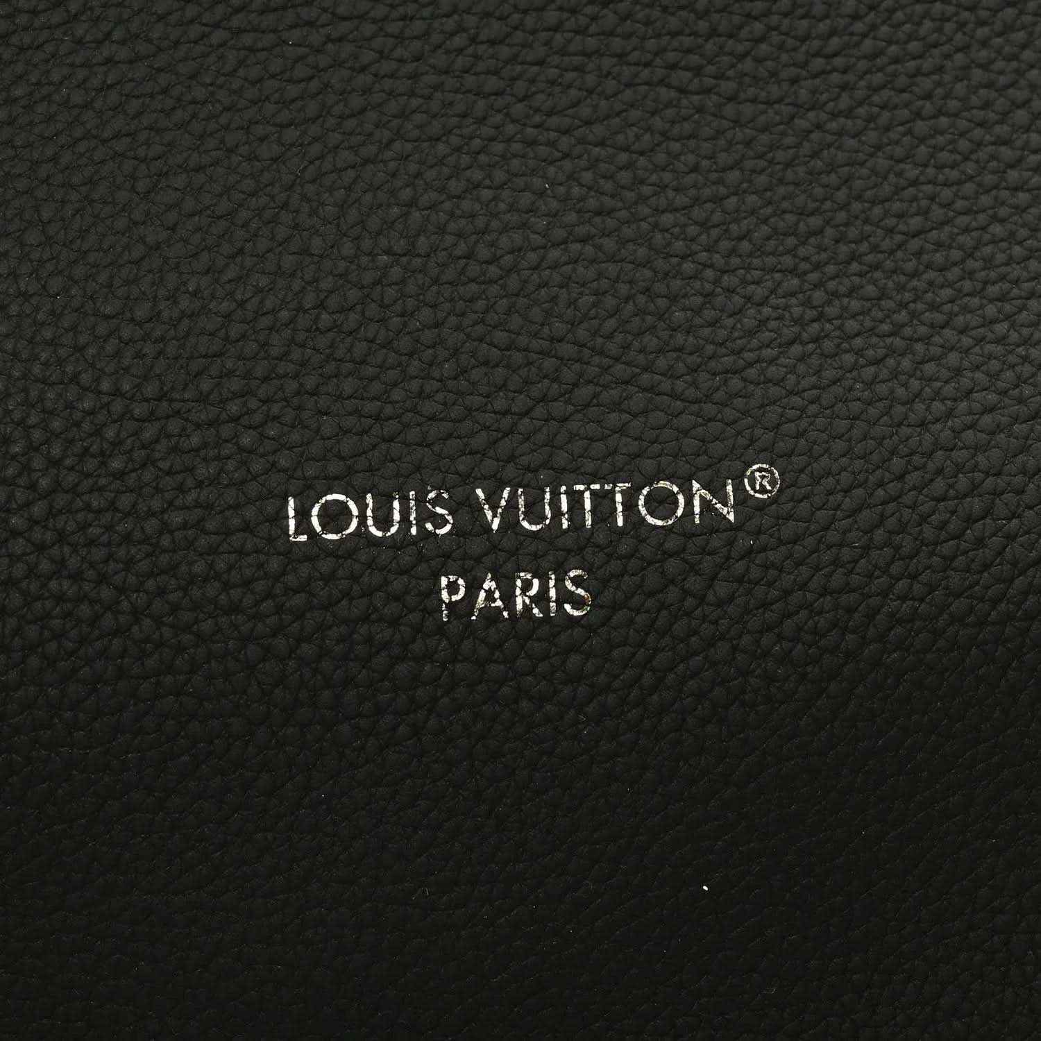 Black leather lining with Louis Vuitton Paris logo embossing