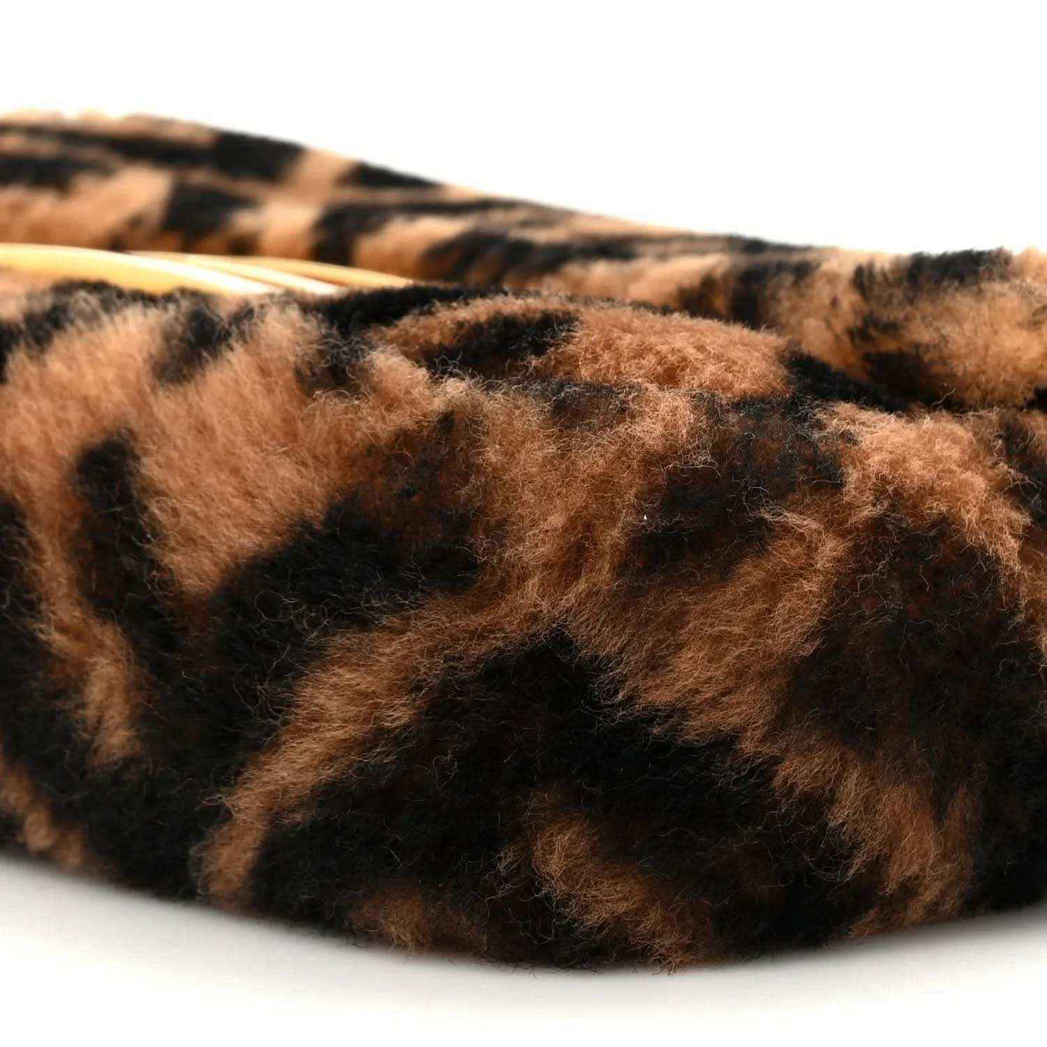 Tobacco brown and dark shearling with FF logo pattern, close-up on mini baguette.