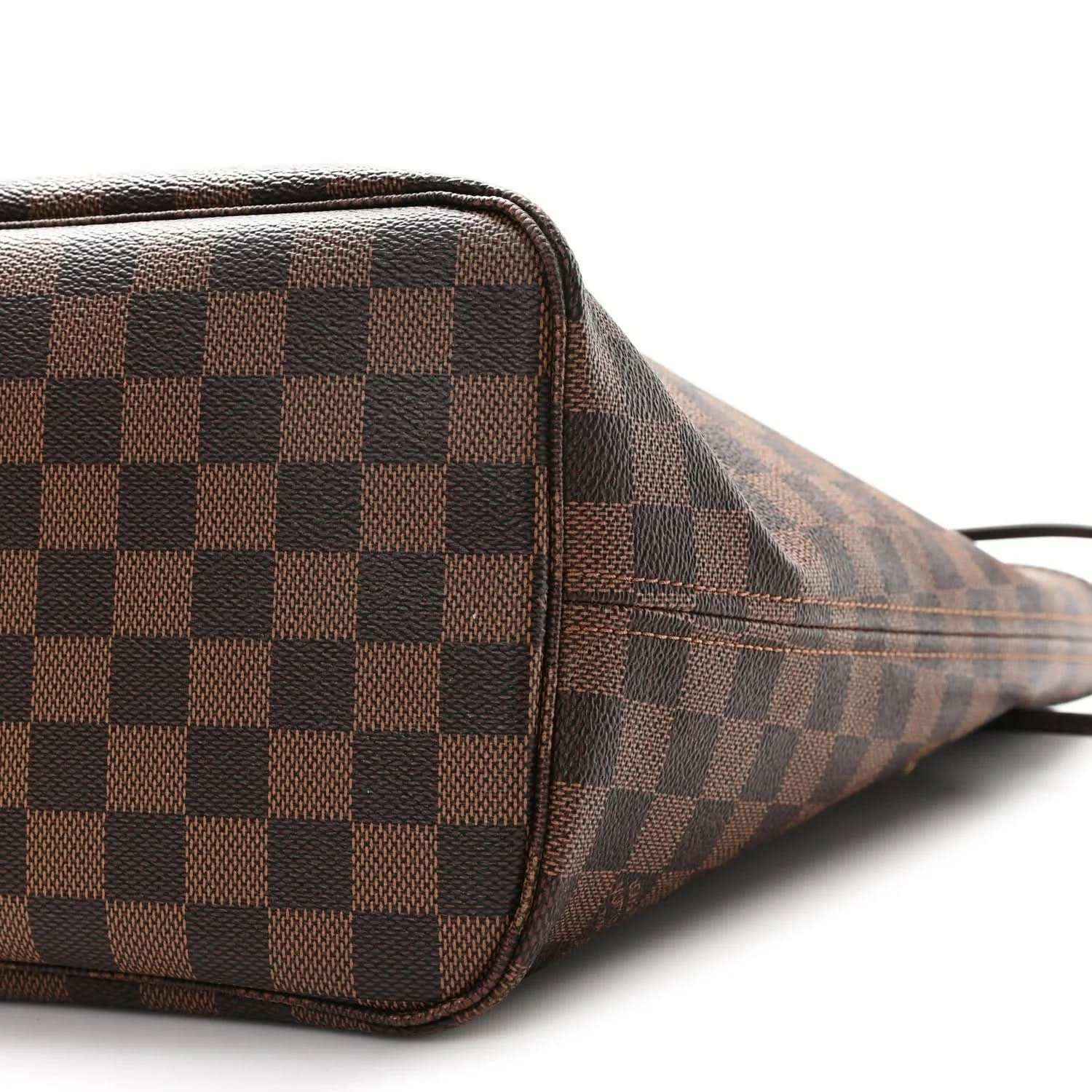 Damier Ebene Neverfull MM tote bag with brown check canvas, rounded corners, leather trim