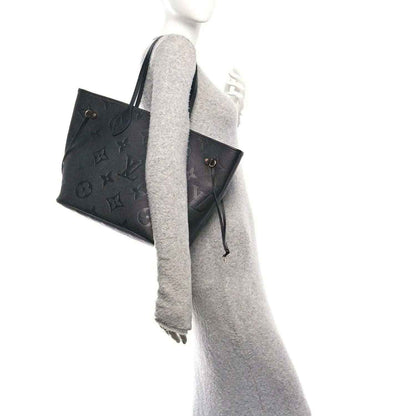 Neverfull MM tote bag, dark black embossed monogram leather, side profile and straps