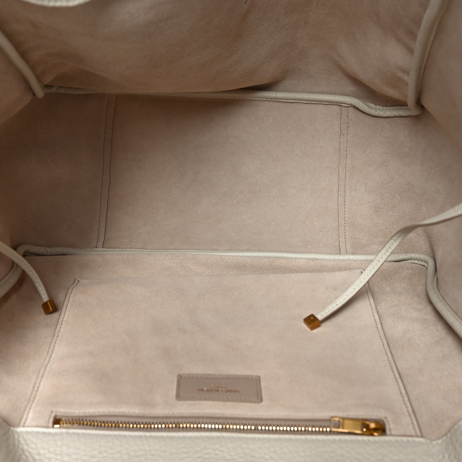 Tote bag interior in light suede with zip top and stitched opening