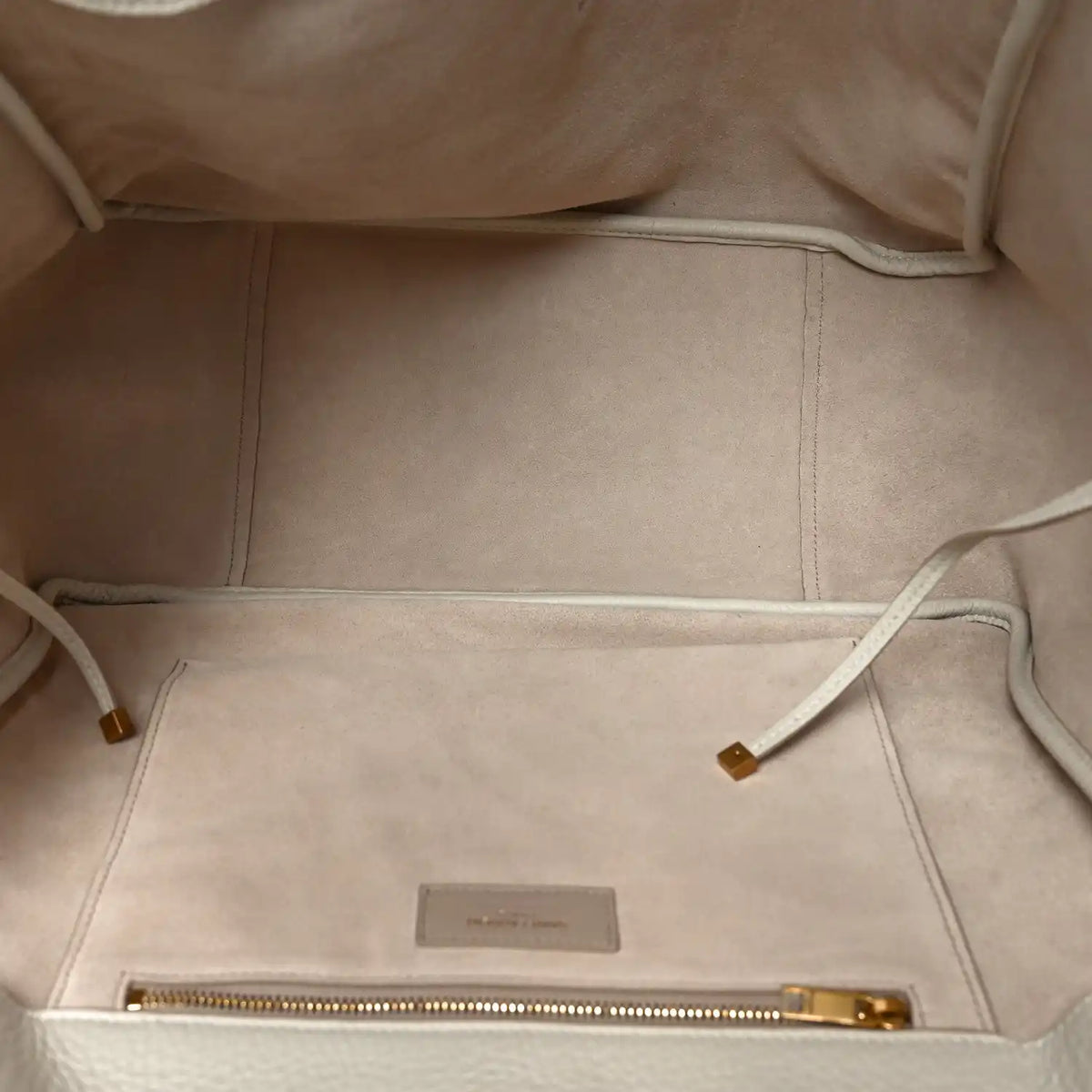 Tote bag interior in light suede with zip top and stitched opening