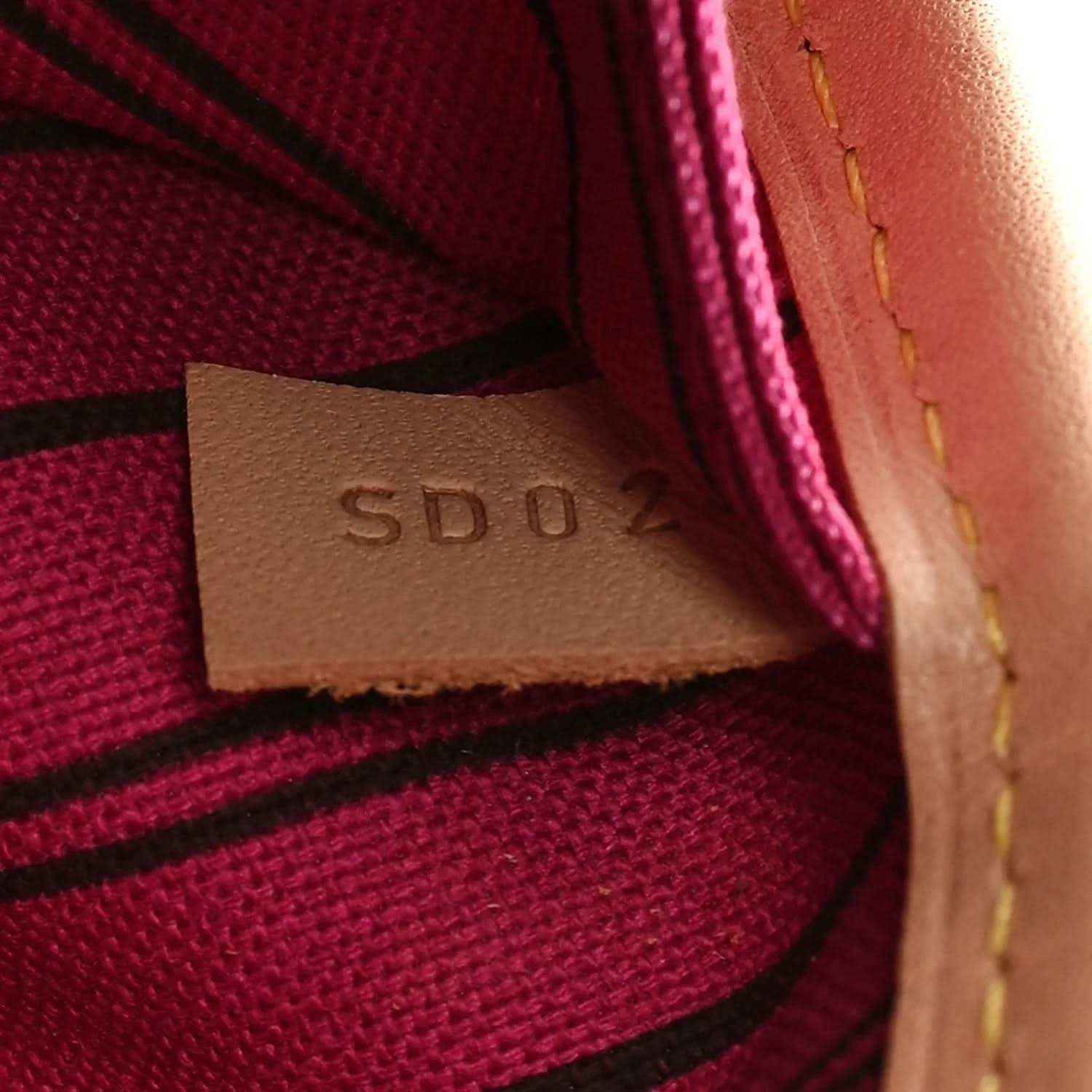 Tote bag interior pocket with SDLV marking on burgundy canvas