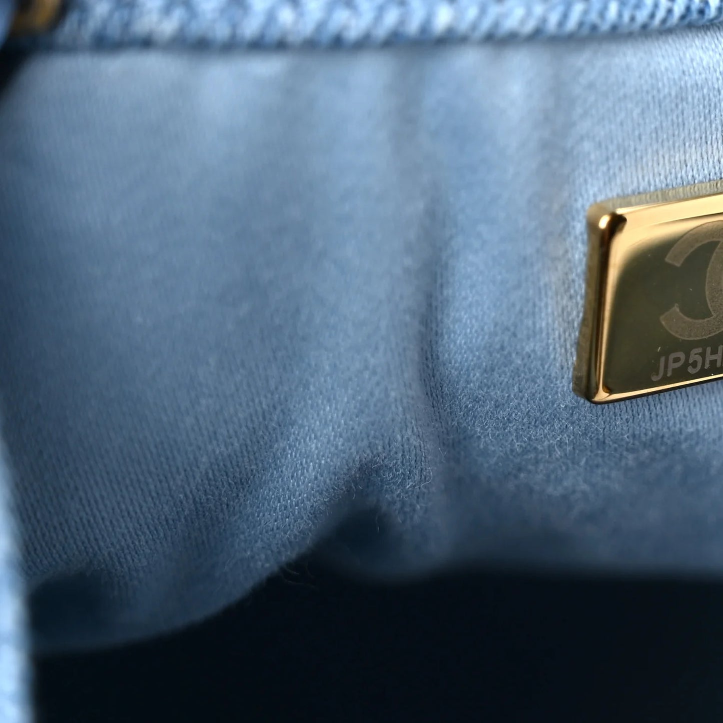 25 Washed Denim Shoulder Bag
