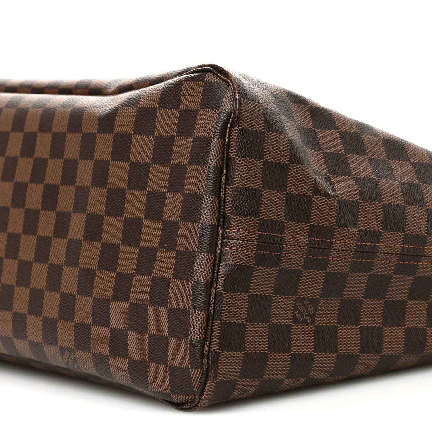 Damier Ebene canvas tote bag close-up of corner seam and rounded base