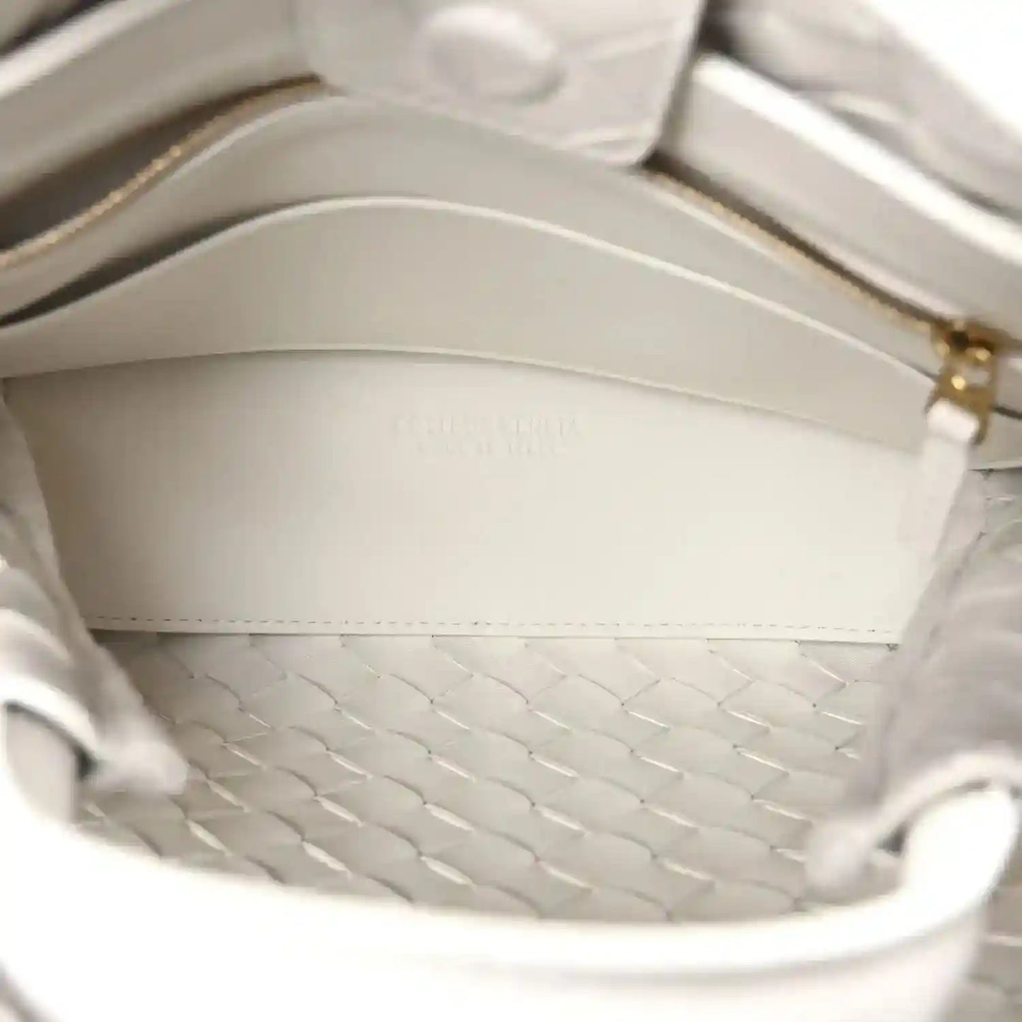 Bottega Veneta Small Andiamo bag interior with smooth lining and top edge