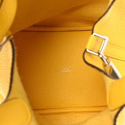 Picotin Lock bag interior with textured lining and metal zipper pull