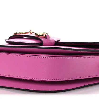 Gucci pink leather shoulder bag close-up of top hardware detail and stitching