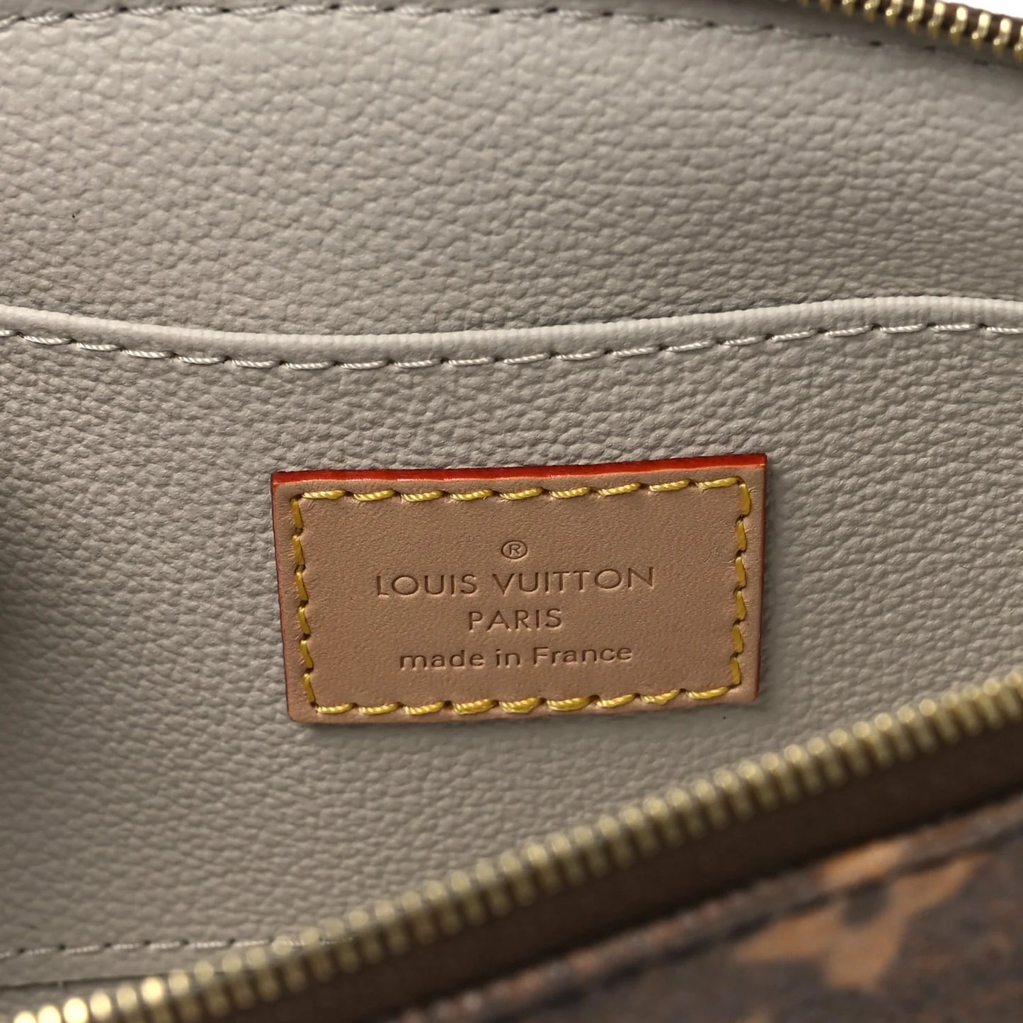 حقيبة مستحضرات التجميل Louis Vuitton Monogram Flight Mode