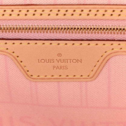 Louis Vuitton tote bag zipper pull and logo patch in light pink leather