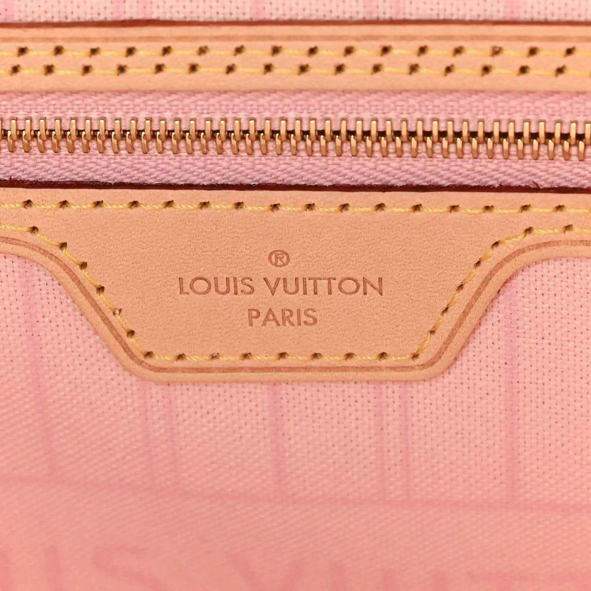Louis Vuitton tote bag zipper pull and logo patch in light pink leather