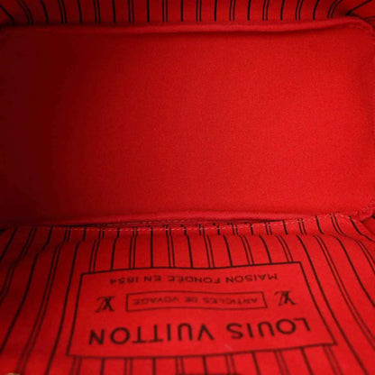 Red fabric interior lining with Louis Vuitton Paris label in tote bag