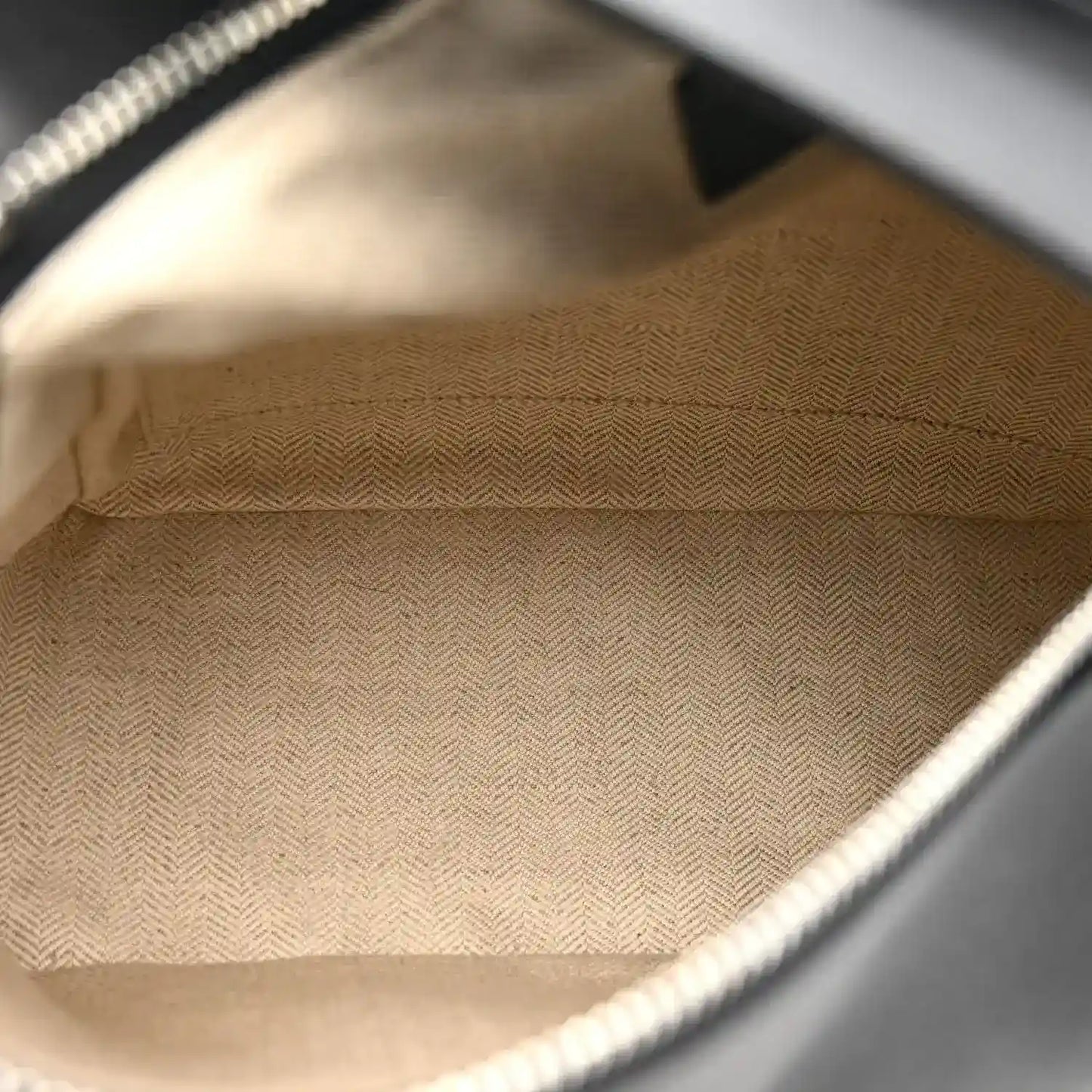 Small Puzzle Edge shoulder bag interior lining in beige herringbone fabric