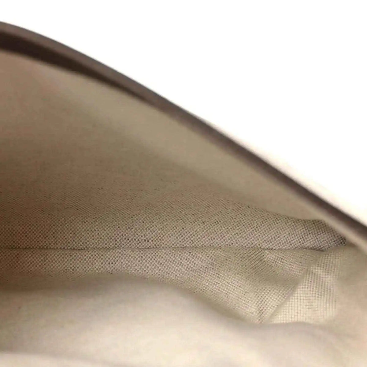 Light tan fabric lining with fold and edge seam inside GG Supreme shoulder bag