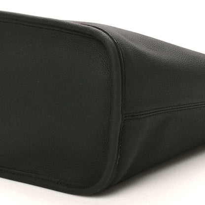 Black pebbled leather tote bottom corner with seam and curved profile