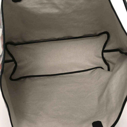PM tote bag interior lining in light fabric with black piping along the top edge