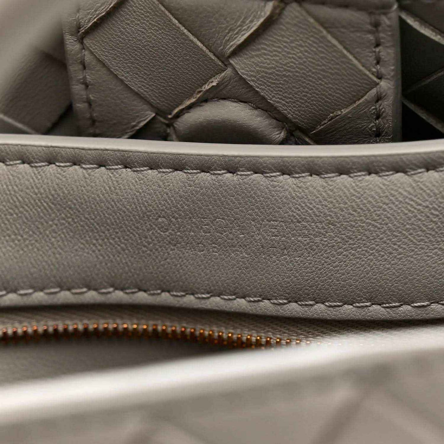 Andiamo shoulder bag close-up of sterling grey woven nappa edge with stitching