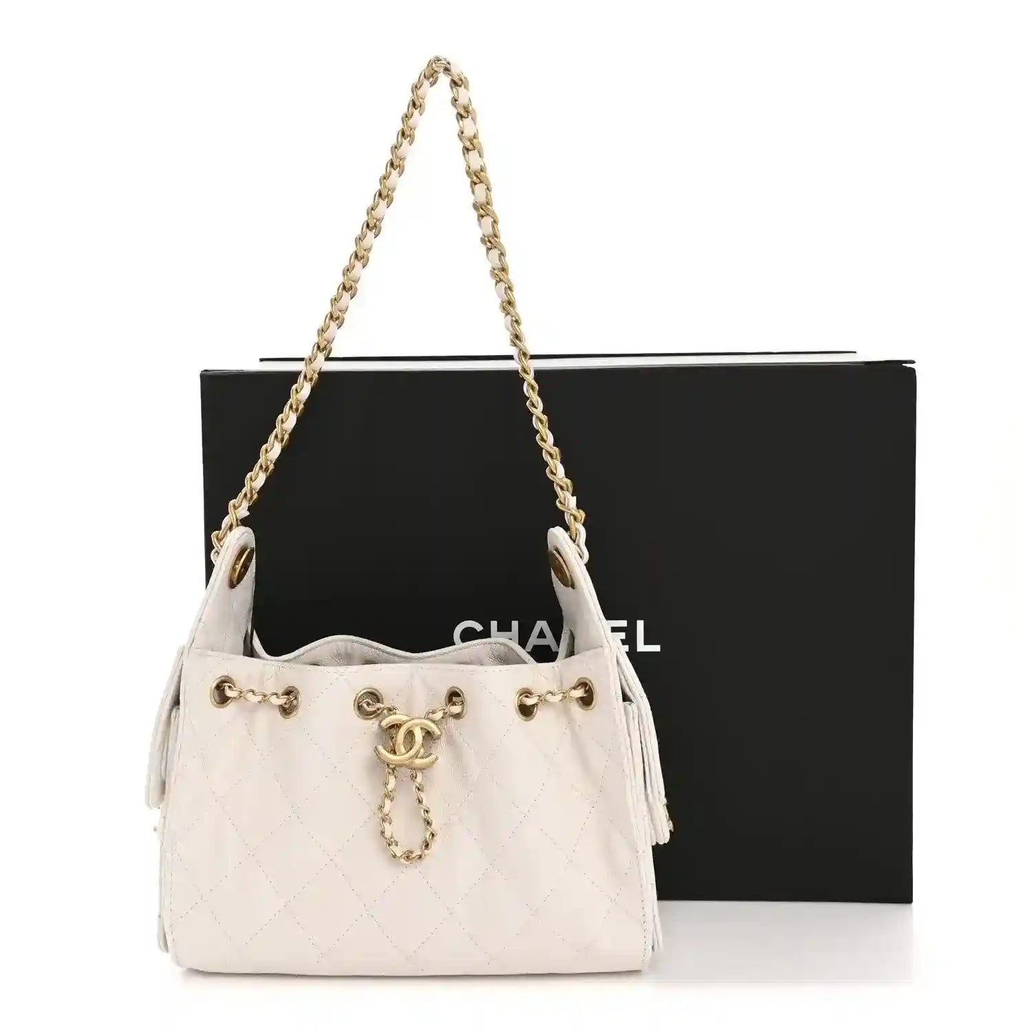 Chanel mini quilted handbag in pristine white leather, gold chain shoulder strap