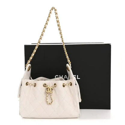 Chanel mini quilted handbag in pristine white leather, gold chain shoulder strap