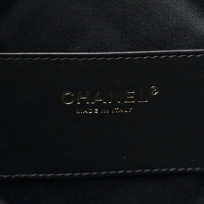 25 Washed Denim Shoulder Bag