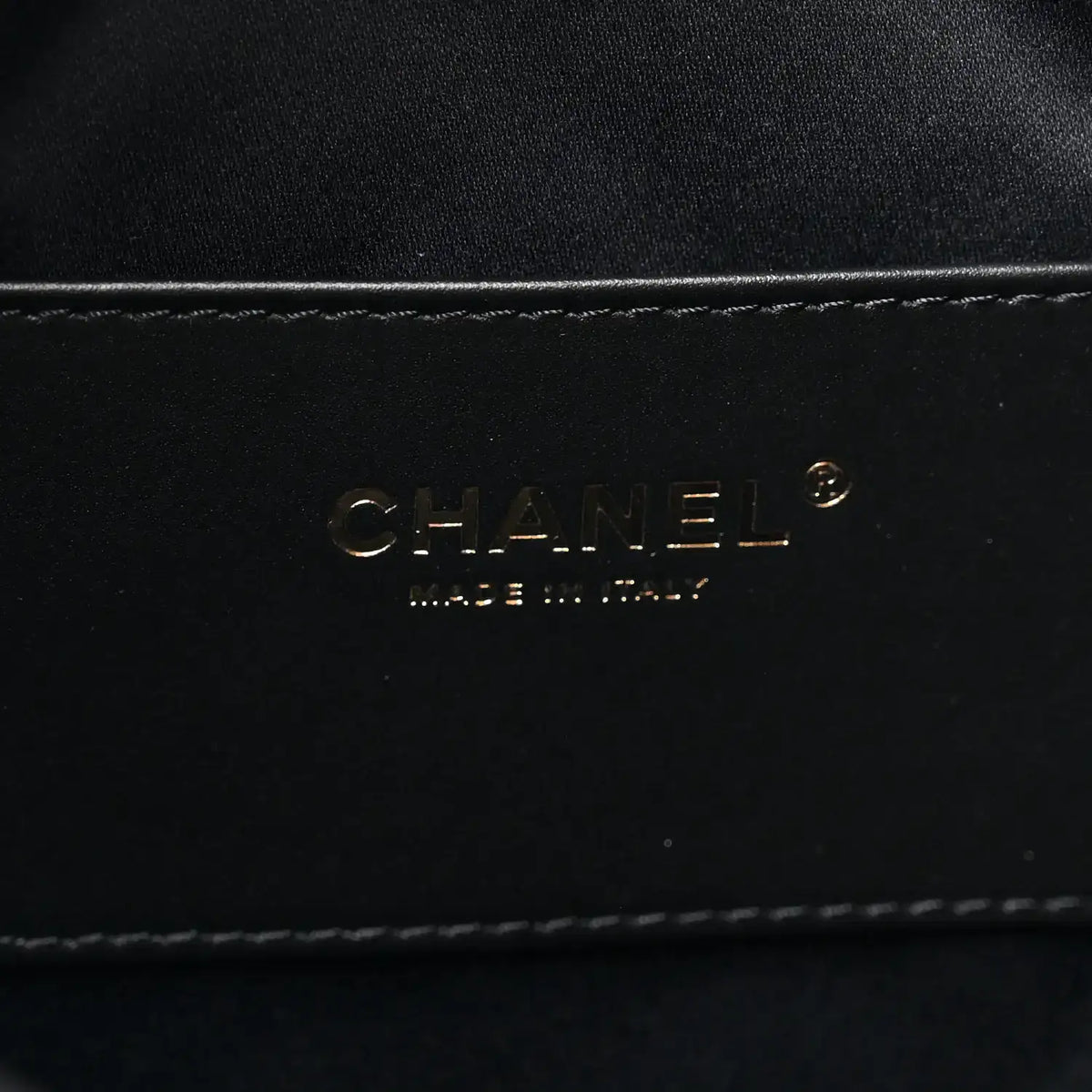 25 Washed Denim Shoulder Bag