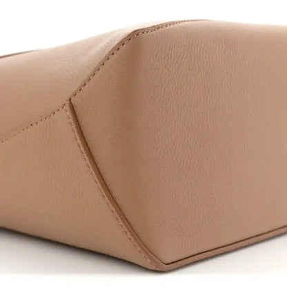 Toffee grained leather bag corner with contrast stitching