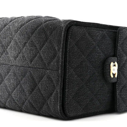 25 Washed Denim Shoulder Bag