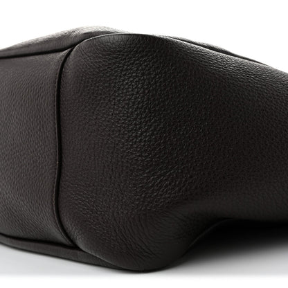 Grained leather Bea tote side panel detail with curved corner seam, dark tone