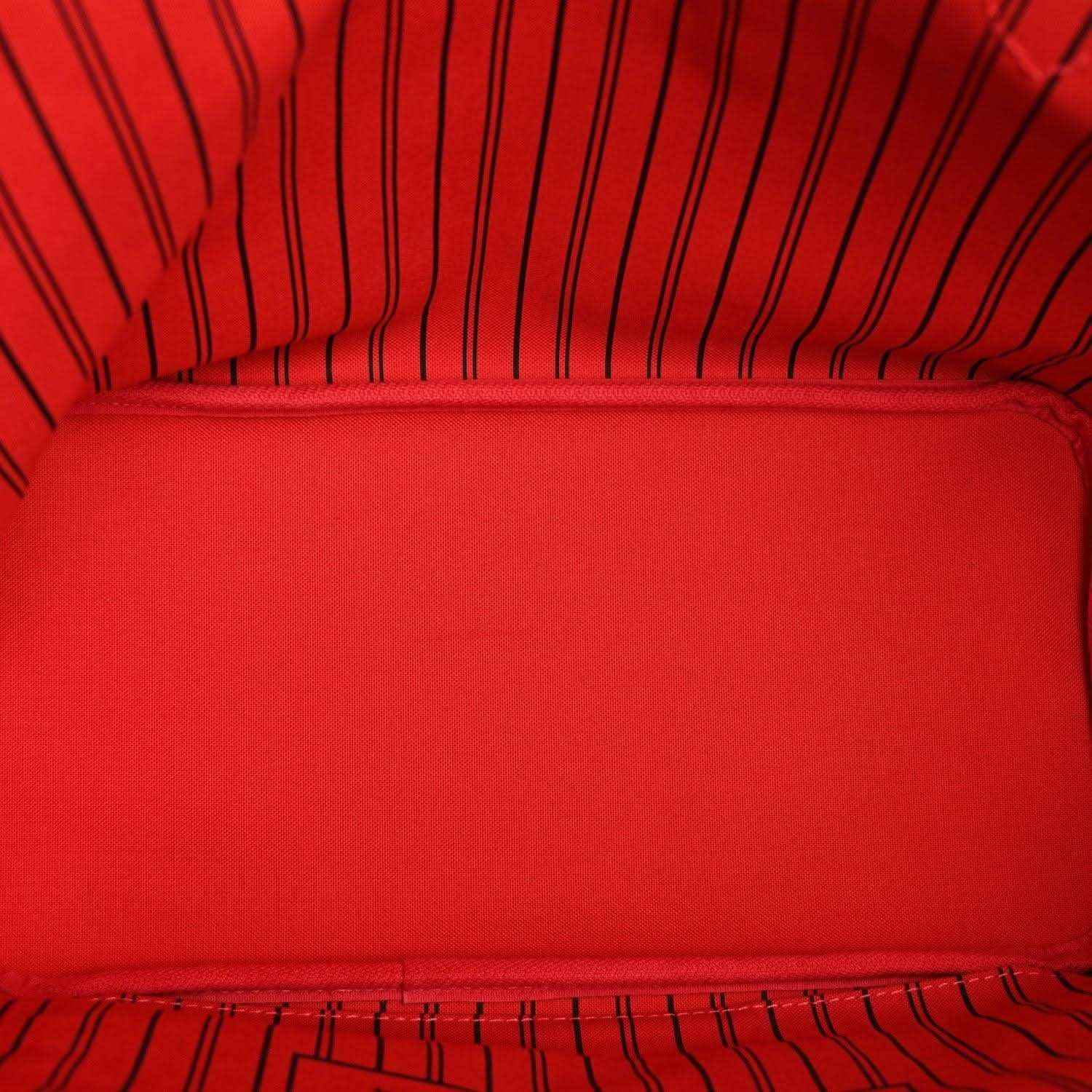 Tote bag interior lining in red fabric with stitched seam and striped edge trim