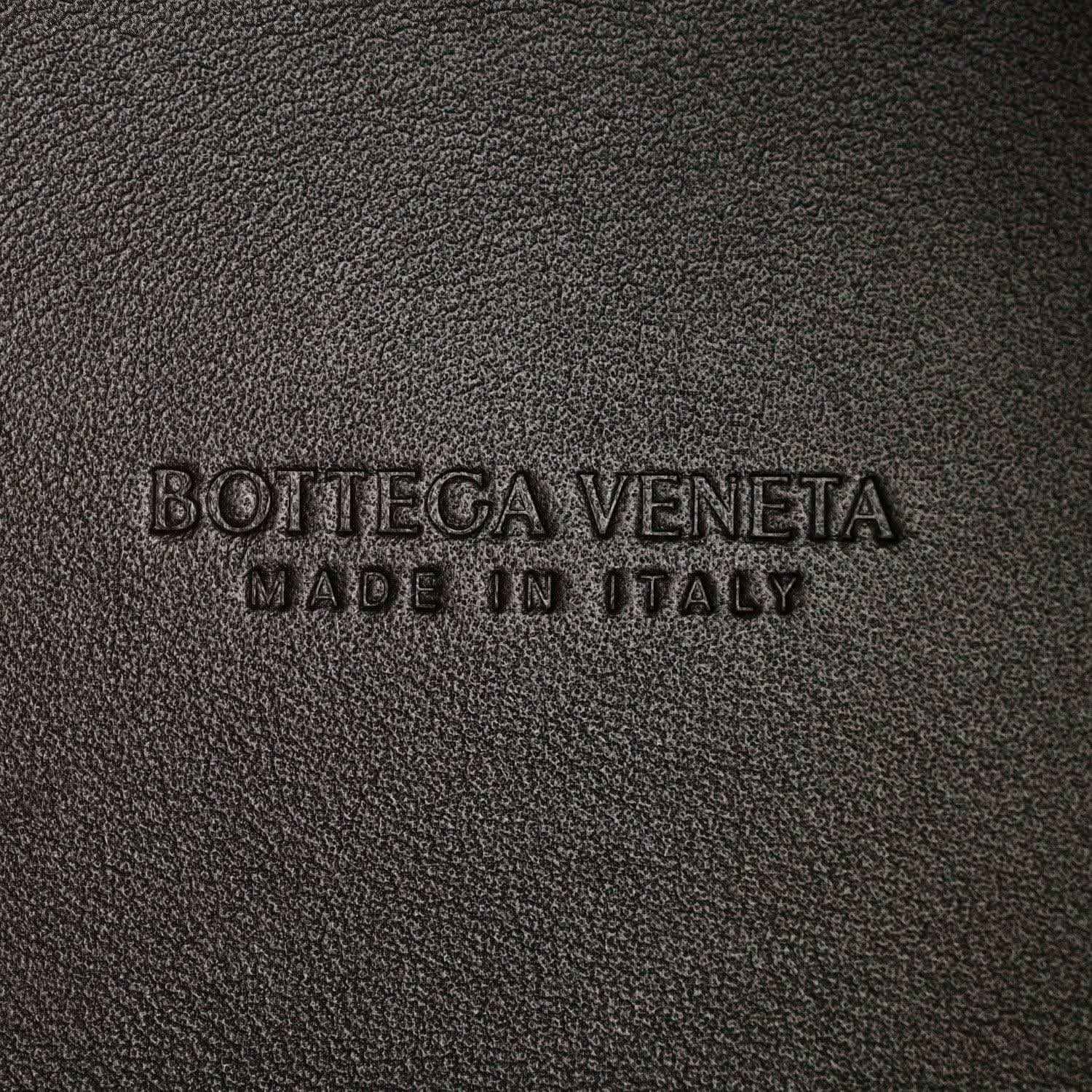 Leather shoulder bag with embossed Bottega Veneta made in Italy