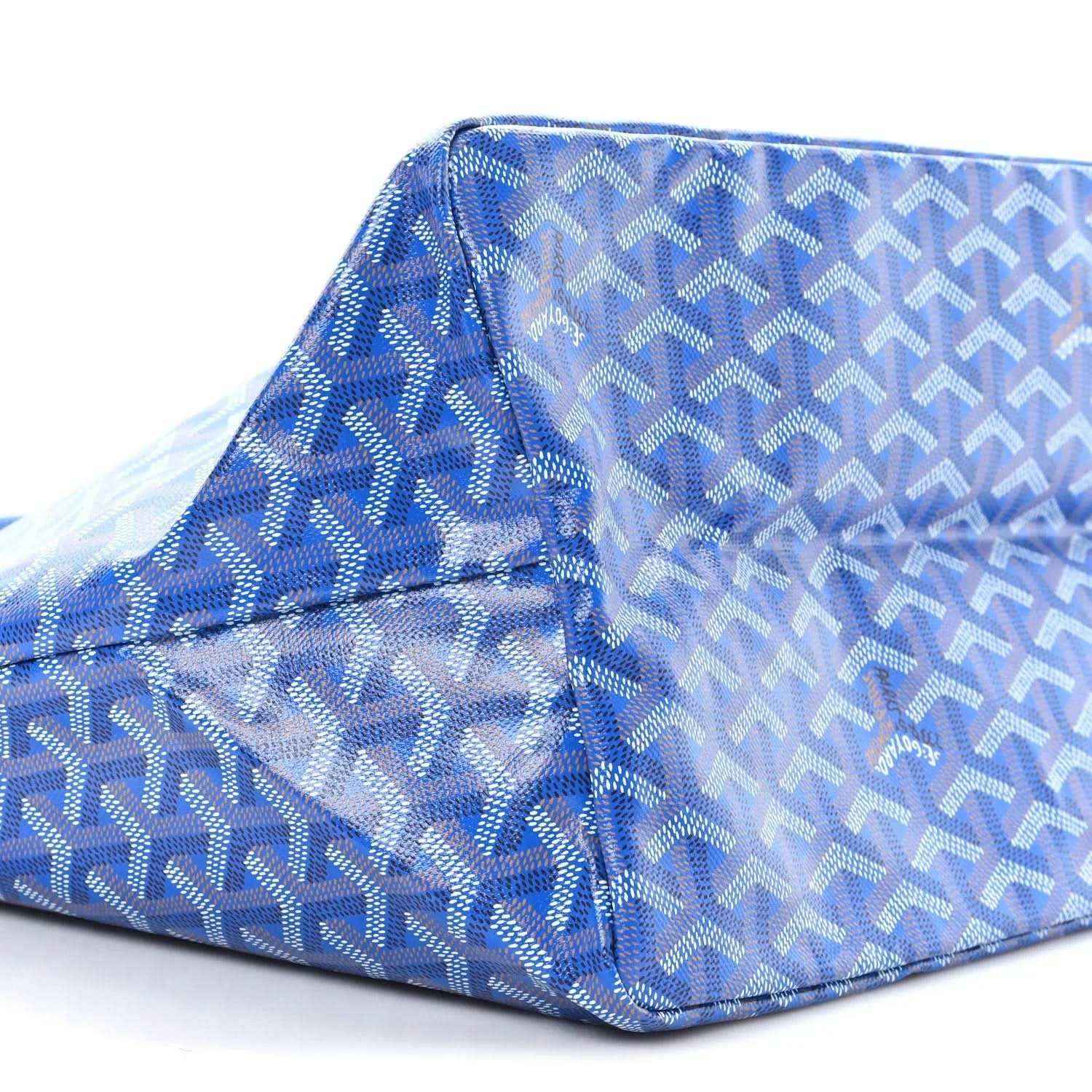 Goyard Saint Louis GM tote bag bottom edge close-up in sky blue Goyardine