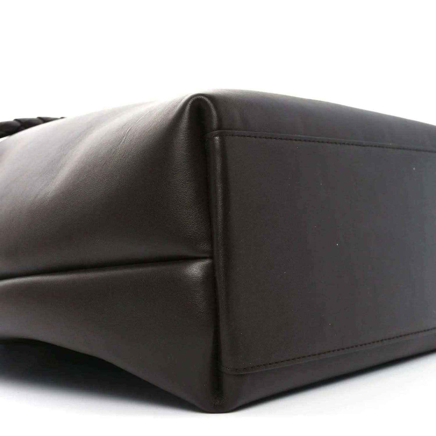 Small bucket bag bottom corner in dark leather with seam detail