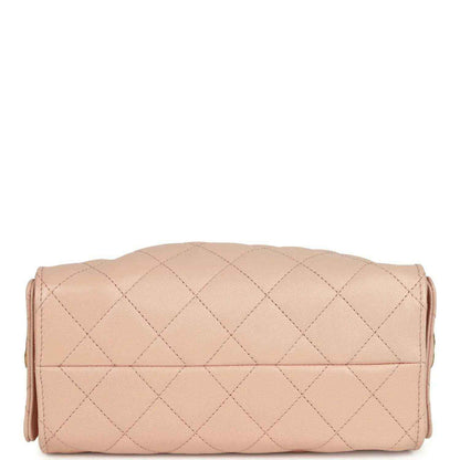 Mini 25 hobo bag interior with pink lining and stitched pocket panels