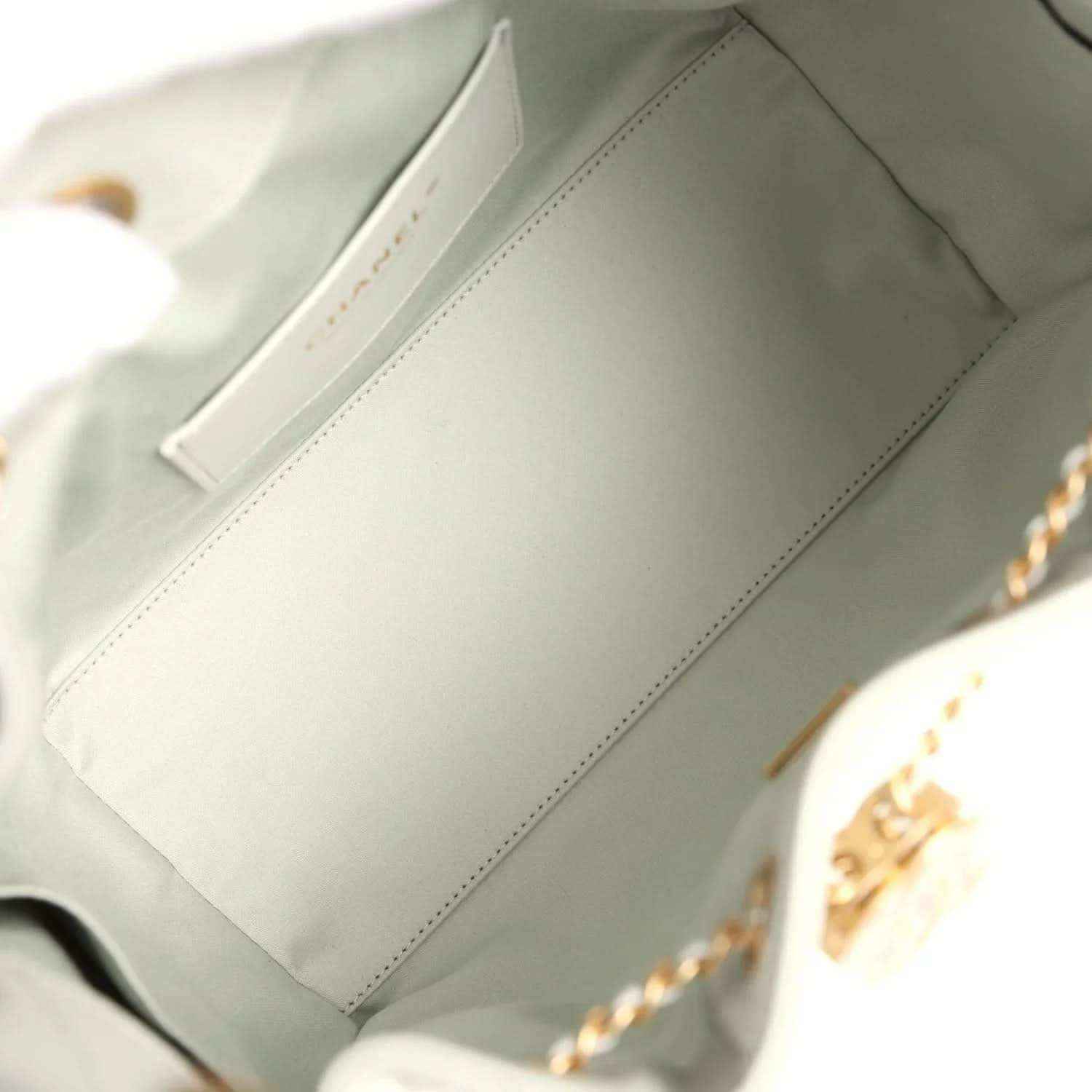 Chanel Small 25 hobo bag interior lining in light green fabric with stitched seam