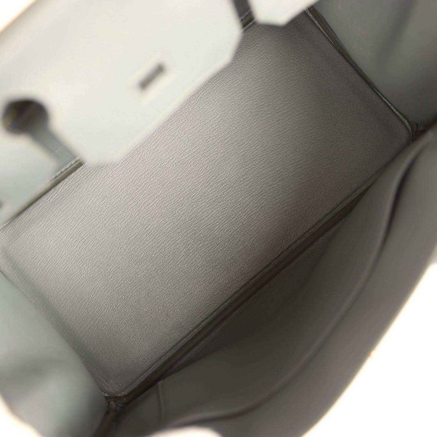 Hermes Birkin 30 bag interior in green leather with stitched side seam