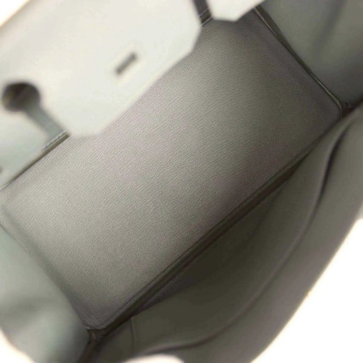 Hermes Birkin 30 bag interior in green leather with stitched side seam