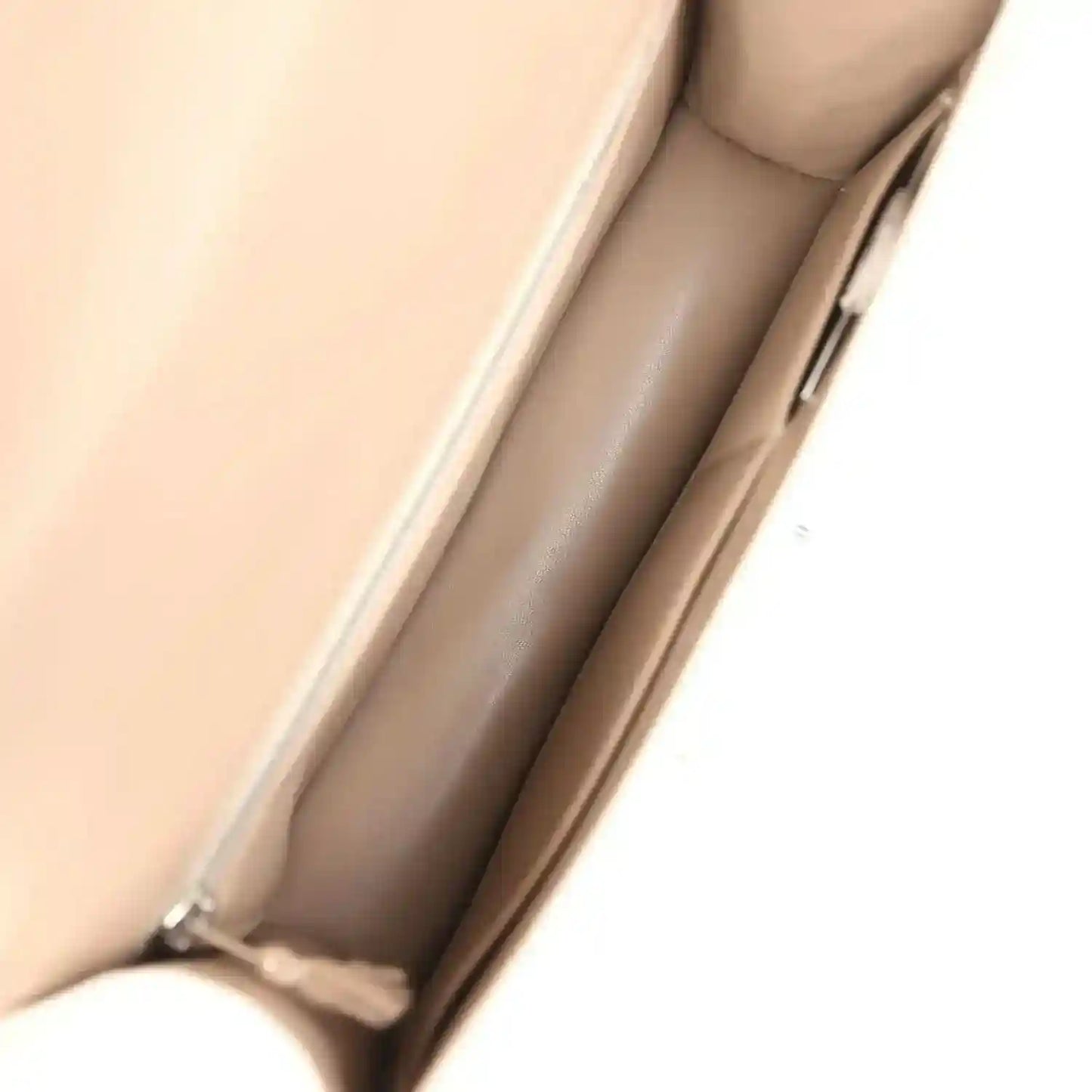 Interior of Constance-style handbag with beige lining and smooth side wall