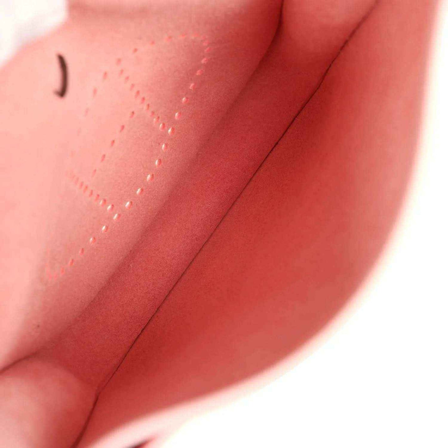 Hermes Evelyne 23 bag interior lining in rose pink, close-up of side wall and stitching