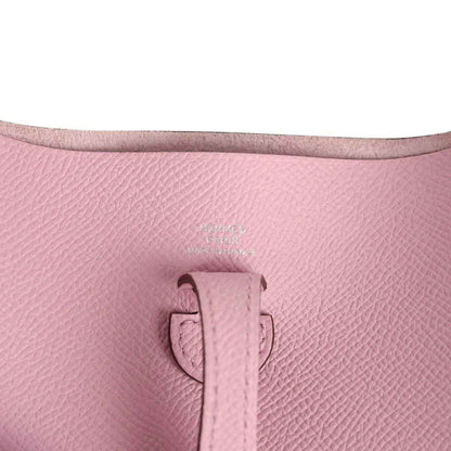 Mauve Epsom leather Evelyne Sellier TPM bag close-up of top tab and seam