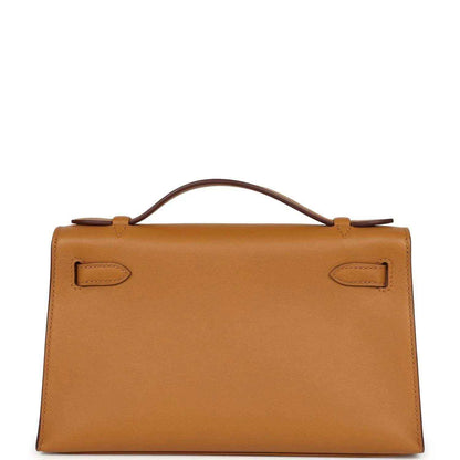 Tan leather Kelly pochette handbag with stitched front panels and gold-tone hardware