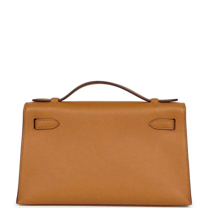 Tan leather Kelly pochette handbag with stitched front panels and gold-tone hardware