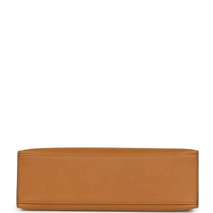 Tan leather Kelly pochette handbag, back panel view with smooth finish
